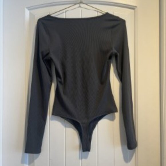 Hollister Size Small Ribbed Long Sleeve Bodysuit - Picture 2 of 3